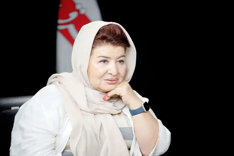 پوران درخشنده: جامعه بی‌محابا پیش می‌رود و ما عقب می‌مانیم